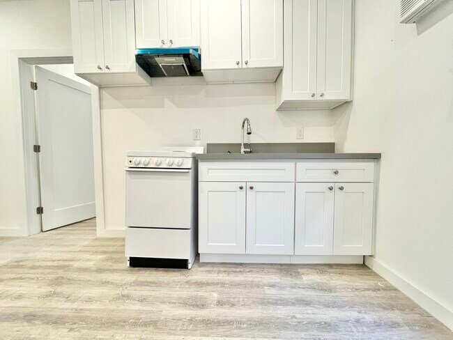 1411 S Burlington Ave in Los Angeles, CA - Building Photo - Building Photo