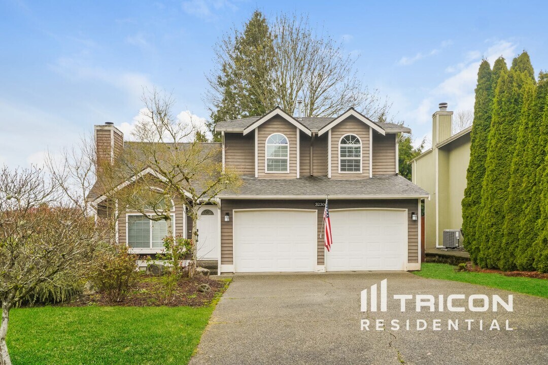 32306 18th Ave SW in Federal Way, WA - Building Photo
