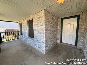 8214 Chestnut Manor Dr in Converse, TX - Building Photo - Building Photo