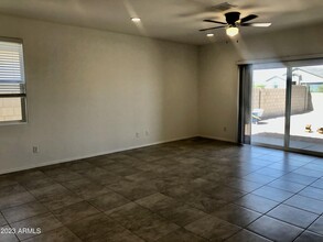 1130 W Paradise Wy in Casa Grande, AZ - Building Photo - Building Photo