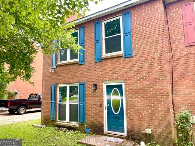 property at 696 Redland Dr
