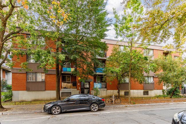 4114-4118 De Mentana Rue in Montréal, QC - Building Photo - Building Photo