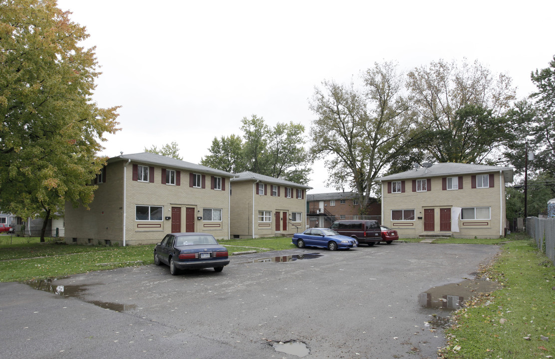 1975-1982 Dunbar Dr in Columbus, OH - Building Photo