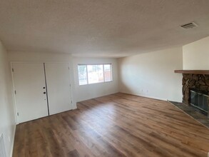 21075 Ottawa Rd in Apple Valley, CA - Building Photo - Building Photo