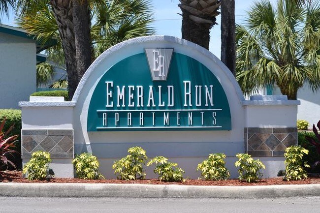 Emerald Run Apartments in Lakeland, FL - Foto de edificio - Building Photo