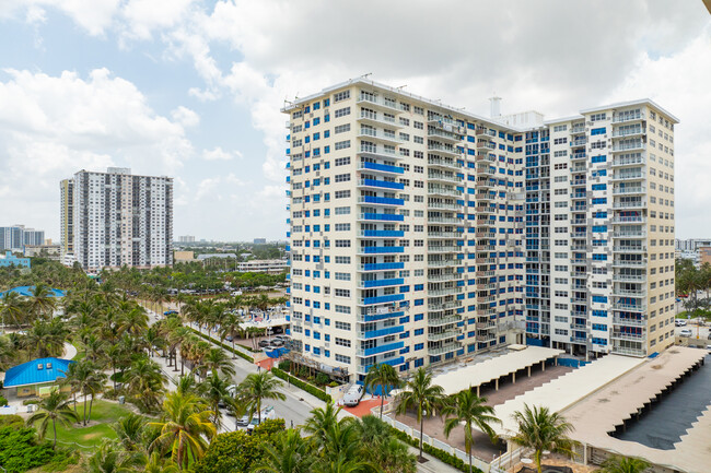 Sea Monarch Condominiums in Pompano Beach, FL - Building Photo - Building Photo