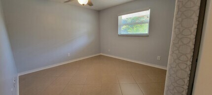 2272 NE Tropical Way in Jensen Beach, FL - Building Photo - Building Photo