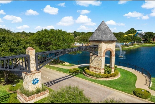 9201 Royal Burgess Dr in Rowlett, TX - Building Photo - Building Photo