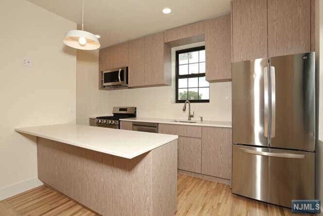 37 N Dean St in Englewood, NJ - Building Photo