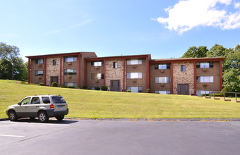 Squire Hill Apartments in Branford, CT - Building Photo - Building Photo