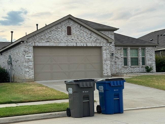 4508 Hiddenite Rd in Aubrey, TX - Building Photo - Building Photo