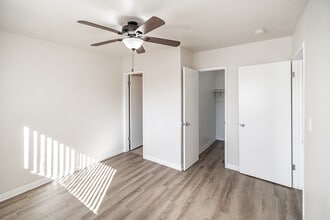 Courtyard Apartments in Orange, CA - Building Photo - Interior Photo