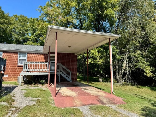 1527 Madison St in Clarksville, TN - Building Photo - Building Photo