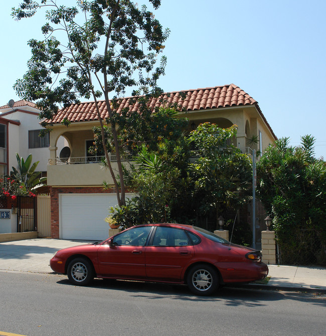 1330 Yale St in Santa Monica, CA - Building Photo - Building Photo