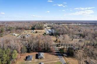 5110 New Kent Hwy in Quinton, VA - Building Photo - Building Photo