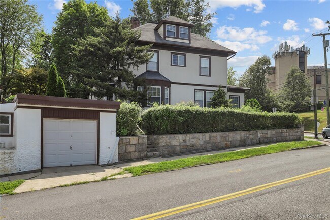 135 Ashford Ave in Dobbs Ferry, NY - Building Photo - Building Photo
