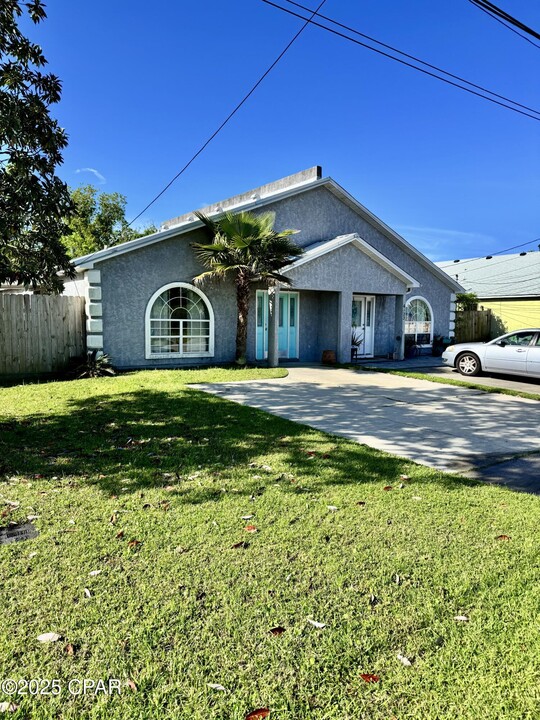 6121 Orange Plaza in Panama City Beach, FL - Building Photo