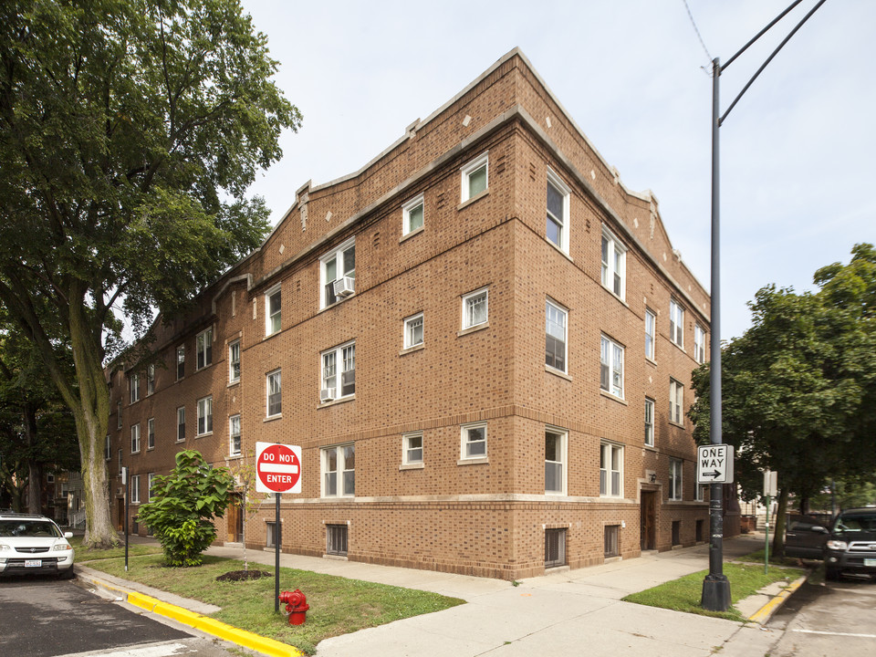 5630 N Ashland Ave in Chicago, IL - Building Photo