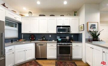 12603 Moorpark St in Los Angeles, CA - Building Photo - Building Photo
