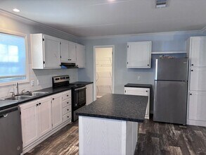 2460 Ayerswood Dr in Brooksville, FL - Building Photo - Building Photo