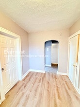 13909 Hartwell St, Unit 8 in Detroit, MI - Foto de edificio - Building Photo