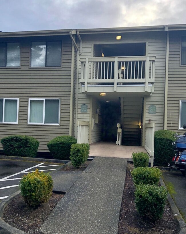 1725 W Sunn Fjord Ln in Bremerton, WA - Building Photo - Building Photo