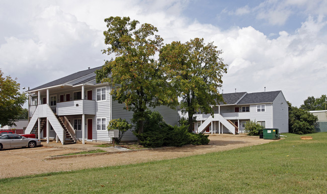 Beechmont Apartments in Newport News, VA - Foto de edificio - Building Photo