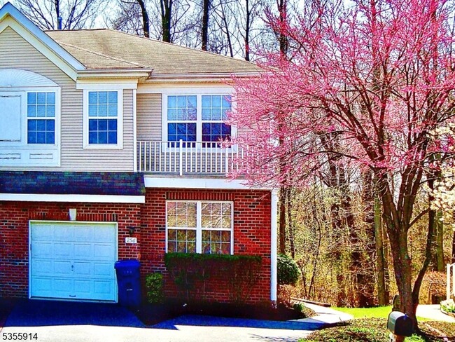 property at 256 Fountayne Ln