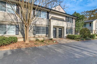 6940 Roswell Rd in Atlanta, GA - Building Photo - Building Photo