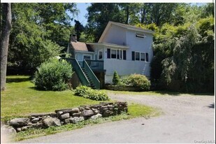 4 Glendale Rd in Greenwood Lake, NY - Building Photo
