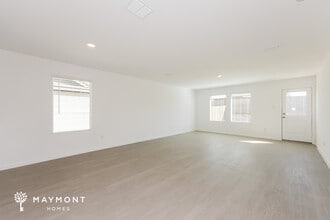 1047 Neyland Dr in Ennis, TX - Foto de edificio - Building Photo