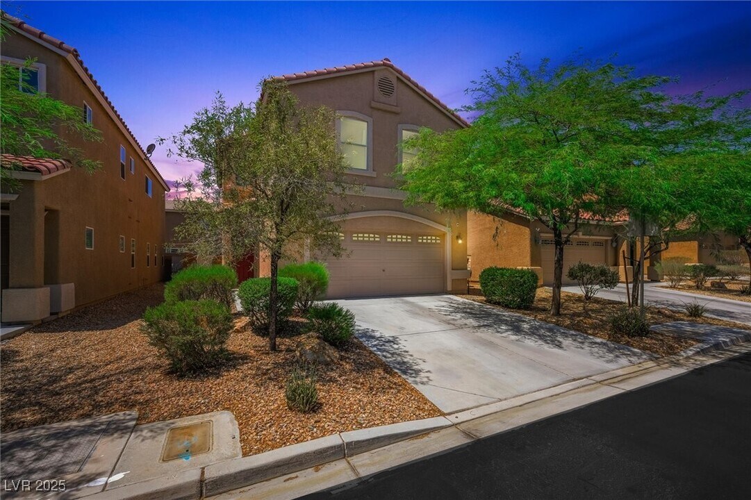 10389 Calypso Cave St in Las Vegas, NV - Building Photo