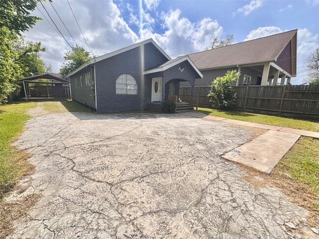 4106 Robertson St in Houston, TX - Building Photo - Building Photo