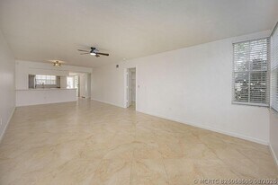 1501 Palm Beach Trace Dr in Royal Palm Beach, FL - Building Photo