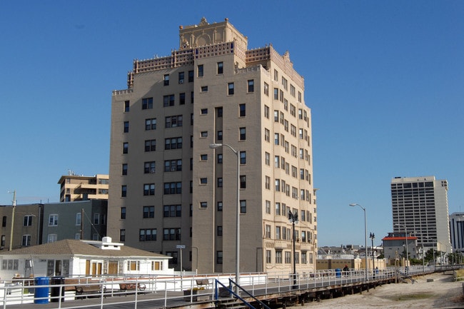 Riviera Apartments in Atlantic City, NJ - Foto de edificio - Building Photo