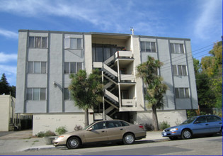 3565 Dimond Ave in Oakland, CA - Building Photo - Building Photo