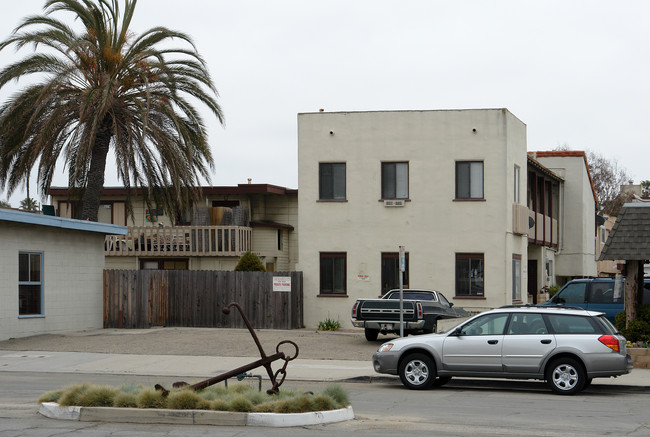 1100-1110 S Seaward Ave in Ventura, CA - Building Photo - Building Photo