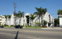 Linden Terrace Apartments in Van Nuys, CA - Building Photo - Building Photo