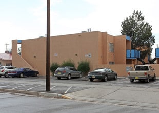 Kachina Apartments in Albuquerque, NM - Foto de edificio - Building Photo