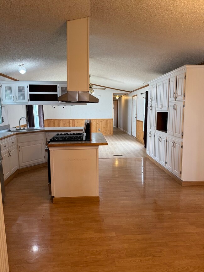 property at 954 N McCue St