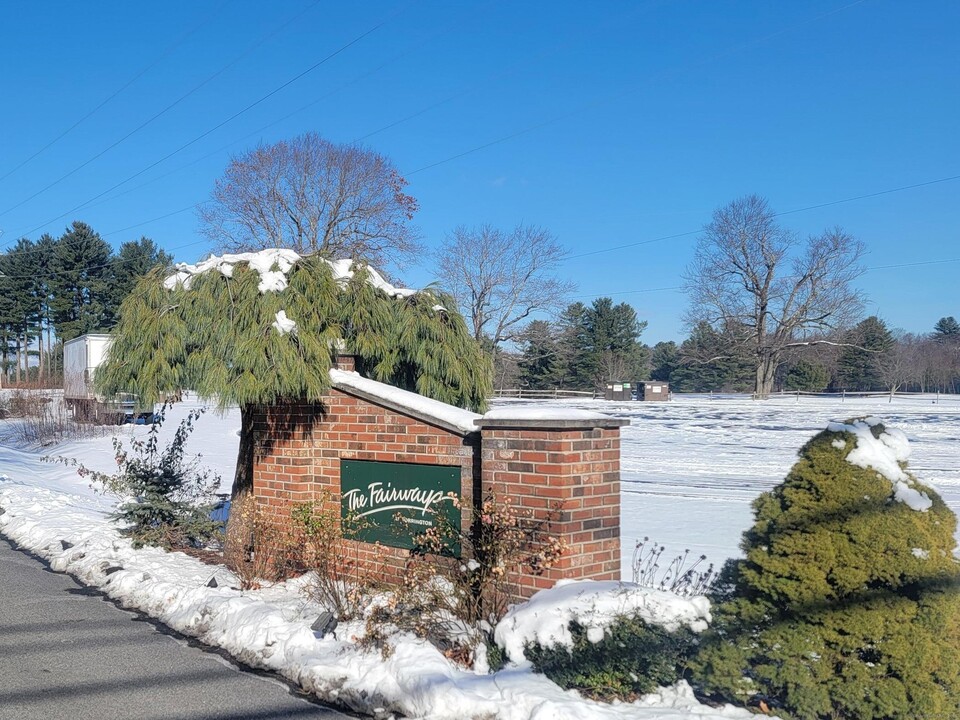 59 Rockledge Loop in Torrington, CT - Building Photo