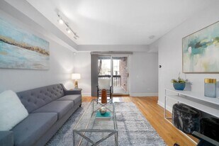 2131 N Larrabee St in Chicago, IL - Building Photo