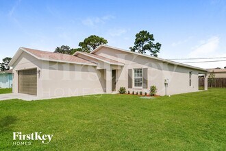 1525 SW Fresno Rd in Port St. Lucie, FL - Foto de edificio - Building Photo