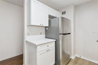 1950 Summer Club Dr, Unit #214 in Oviedo, FL - Foto de edificio - Building Photo