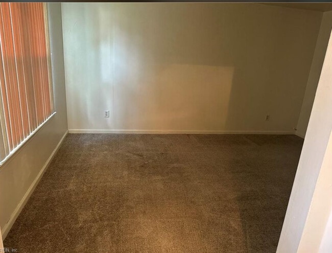 5897 Glen View Dr in Virginia Beach, VA - Building Photo - Building Photo