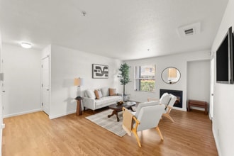 7283 Florin Mall Dr in Sacramento, CA - Building Photo - Building Photo