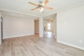 1101 W South St in Alvin, TX - Building Photo - Building Photo