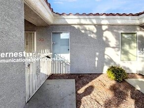 5922 W Vegas Dr in Las Vegas, NV - Building Photo - Building Photo