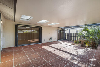 8016 Ambach Way-Unit -18d in Hypoluxo, FL - Foto de edificio - Building Photo