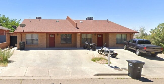 2100 Hickory Dr in Alamogordo, NM - Building Photo - Building Photo